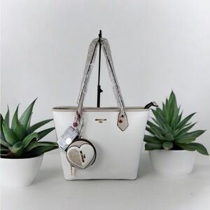 Nicole Lee White
Venus Tote Bag w/Coin
Purse NWT